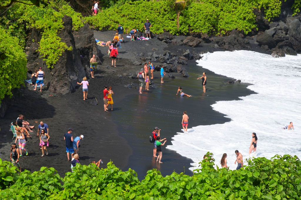 Black sand beach, Pa'iloa beach, Maui