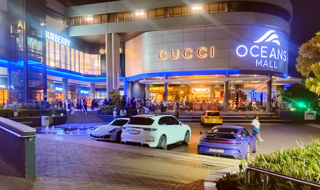 umhlang rocks night clubs